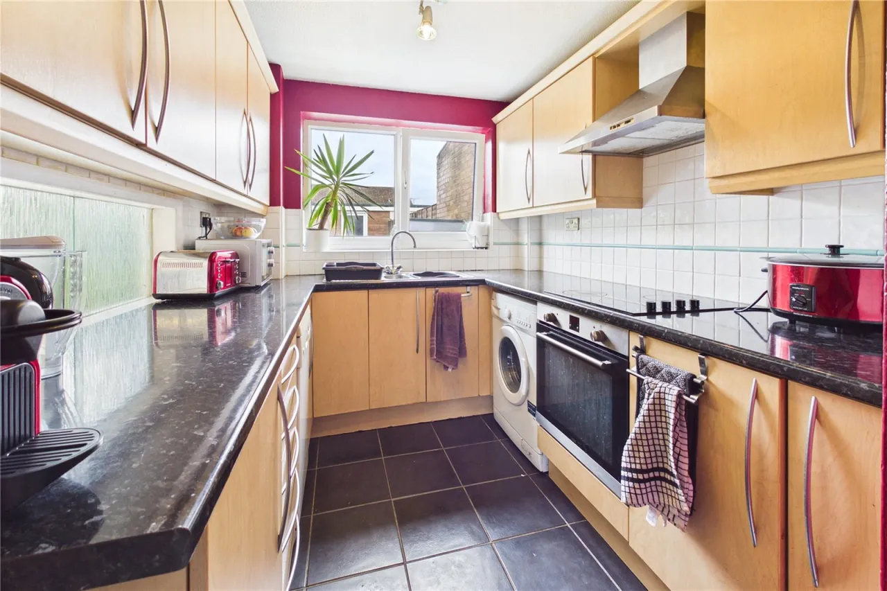Sutton Road, Speen, RG14, photo 3