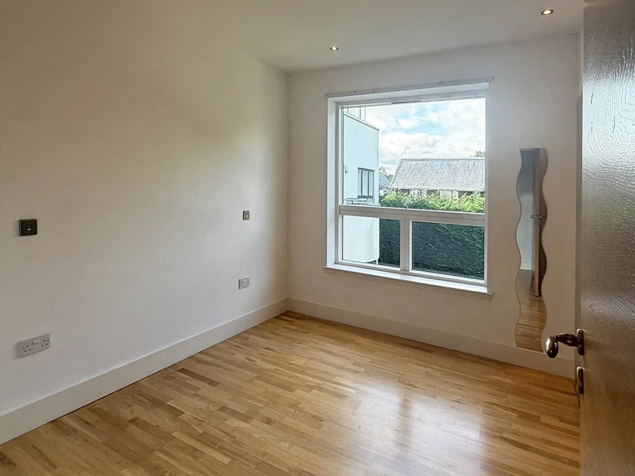 Brighouse Park Cross, Cramond, Edinburgh, EH4 6GU, photo 8