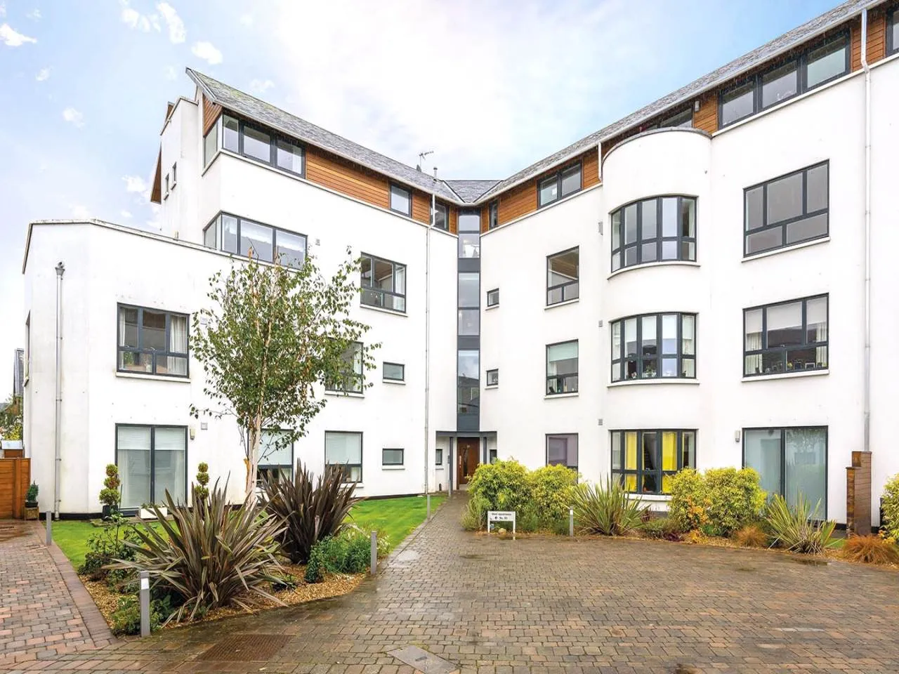 3 bed flat for sale — Brighouse Park Cross, Cramond, Edinburgh, EH4 6GU