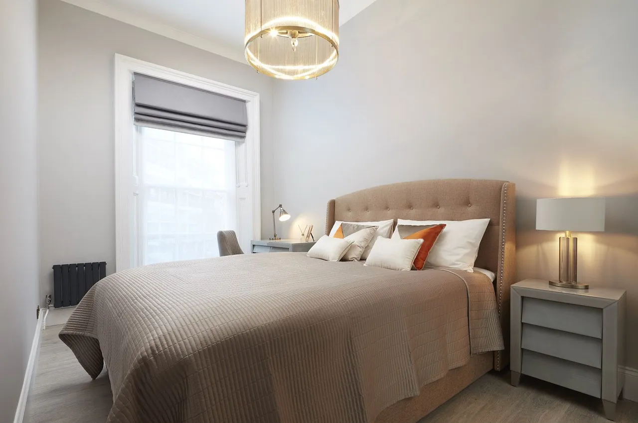2 bed flat for sale — 68a Lupus Street, London