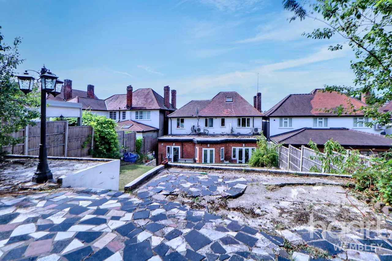 Barn Hill Estate, HA9, photo 16