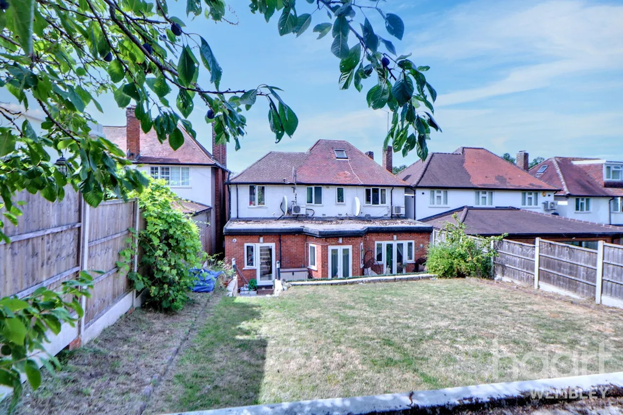 Barn Hill Estate, HA9, photo 15