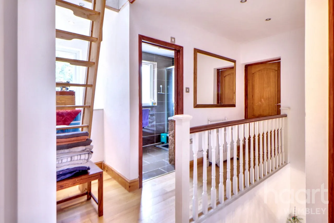 Barn Hill Estate, HA9, photo 6