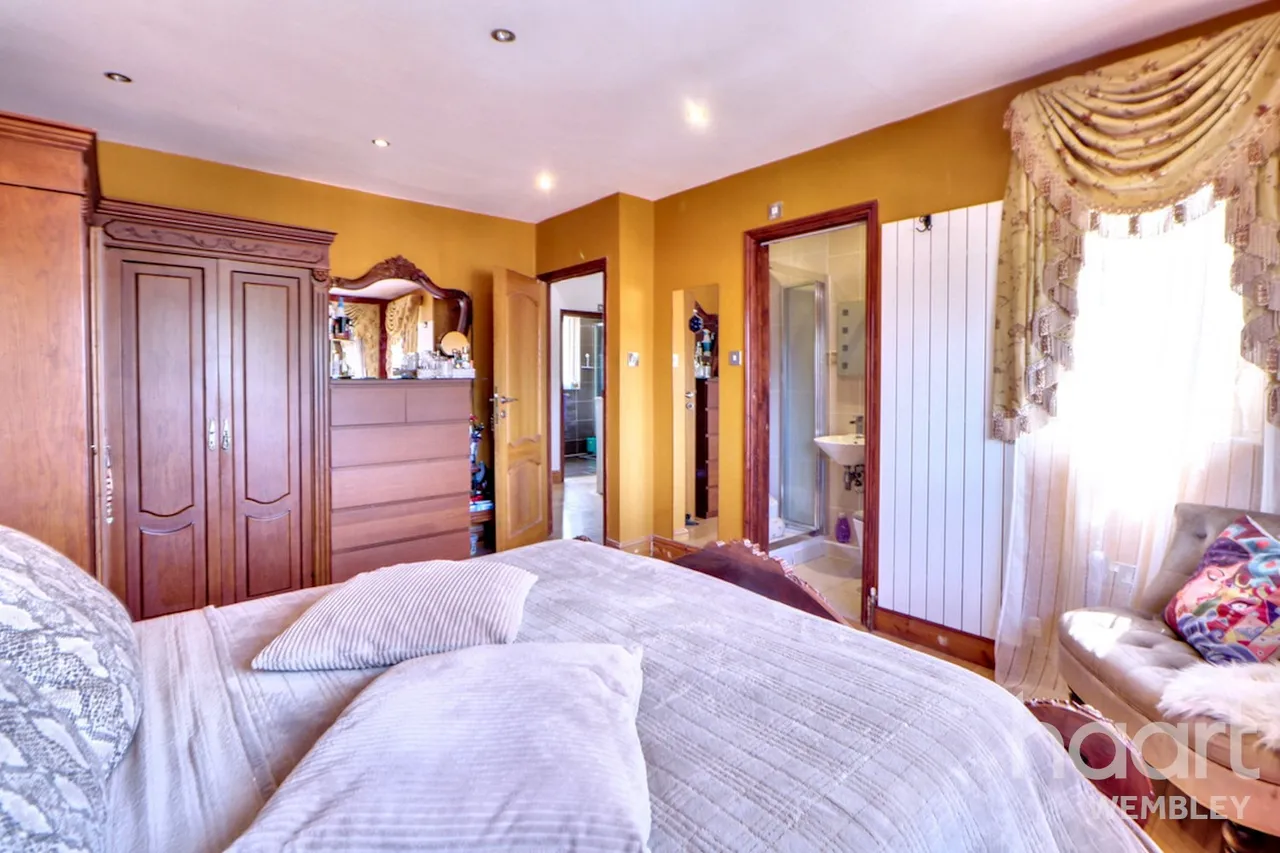 Barn Hill Estate, HA9, photo 2