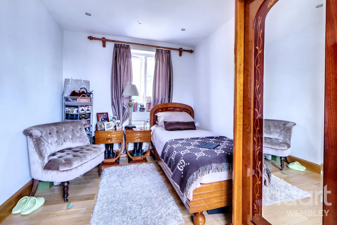 Barn Hill Estate, HA9, photo 3