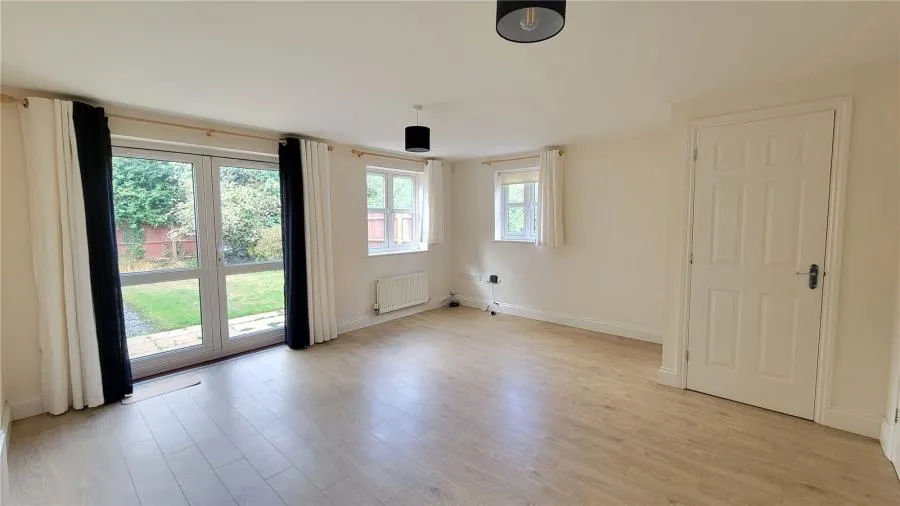 Estella Close, Swindon, SN25, photo 3