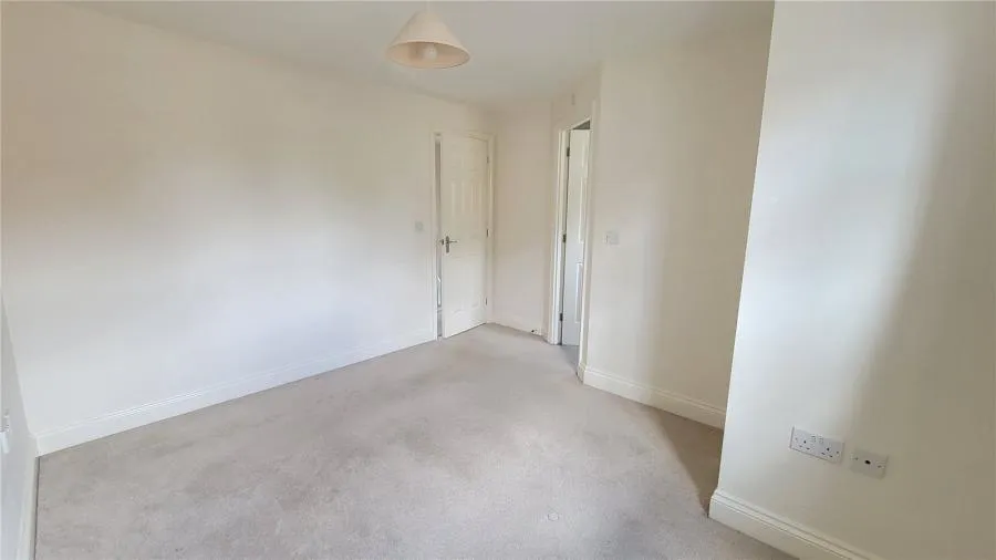 Estella Close, Swindon, SN25, photo 6