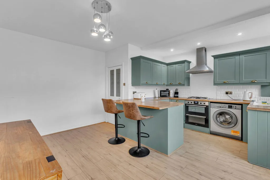 Heywood Road Castleton, Rochdale OL11 3BA, photo 5