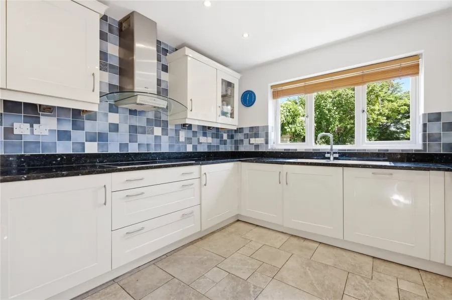 with 3 bedrooms in Bishop's Stortford, CM23, photo 4