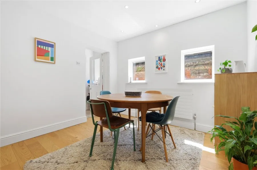 with 3 bedrooms in Bishop's Stortford, CM23, photo 3