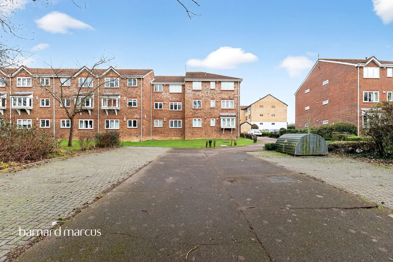 Percy Gardens, Worcester Park, KT4, photo 17