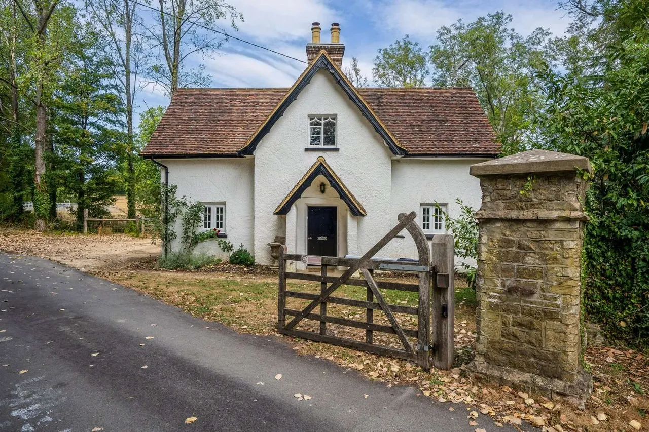 3 bed house to rent — Dunsfold Road, Loxhill, Godalming, Surrey, GU8 4BL