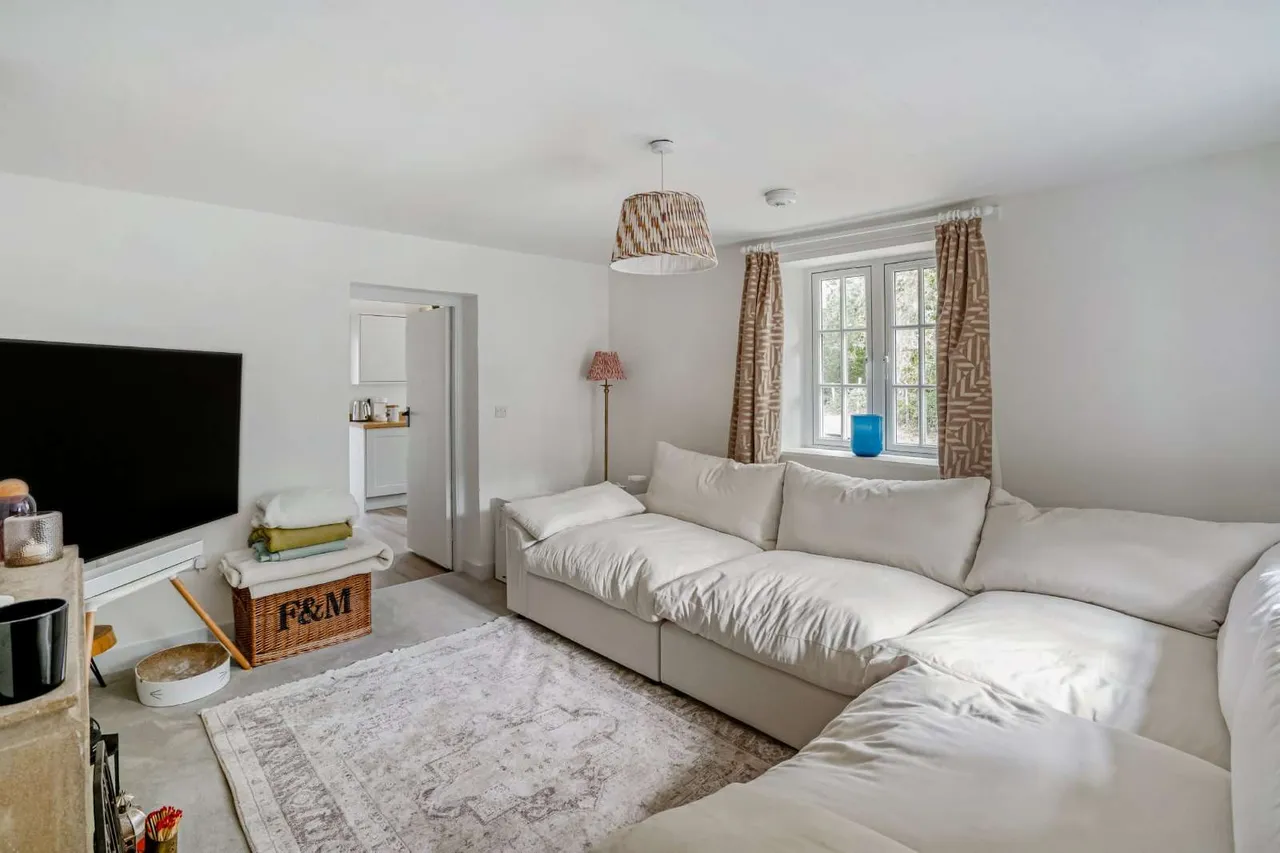 Dunsfold Road, Loxhill, Godalming, Surrey, GU8 4BL, photo 2