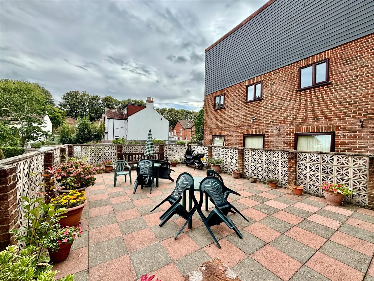 Brighton Road, Purley, CR8, photo 15