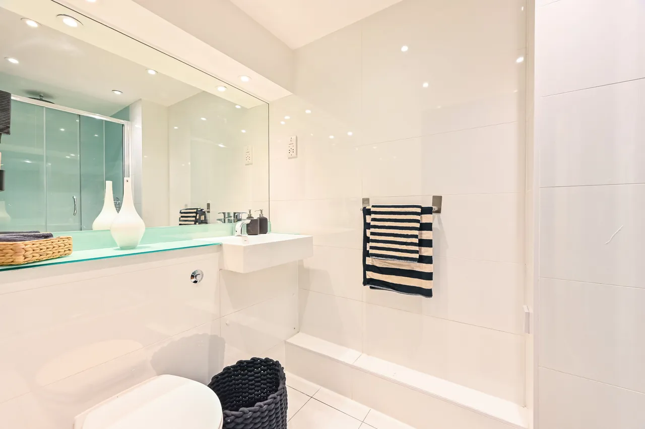 Flat 14, 4 Balmes Road, London, photo 11