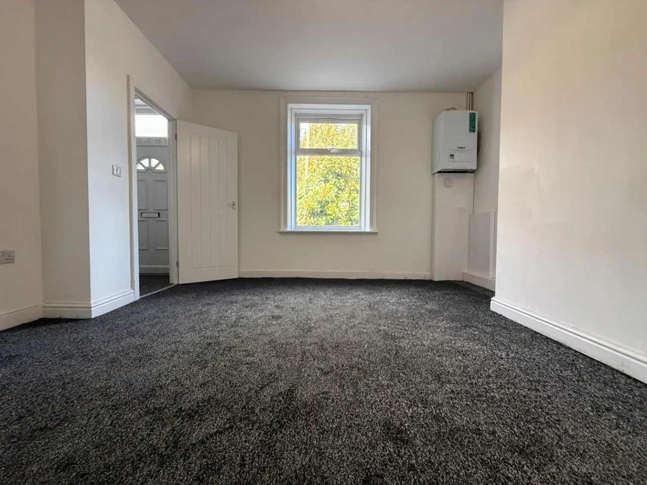Huddersfield Road, Heckmondwike, WF16, photo 2