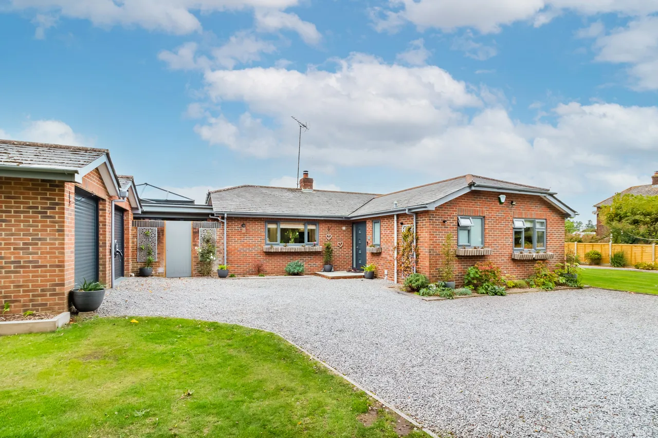 4 bed house for sale — Lindens, Bleak Hill, Ringwood, BH24 3PX
