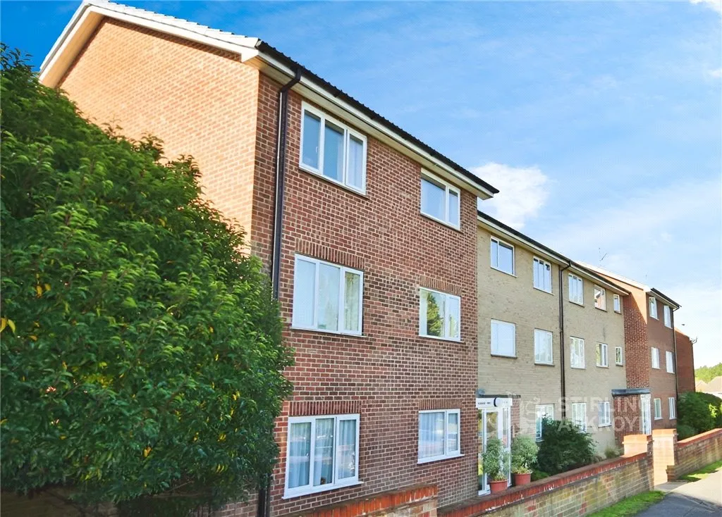 2 bed flat to rent, Fairlands Avenue, Fairlands, GU3