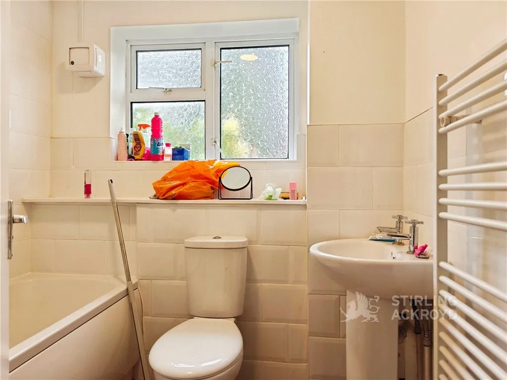 Fairlands Avenue, Fairlands, GU3, photo 4