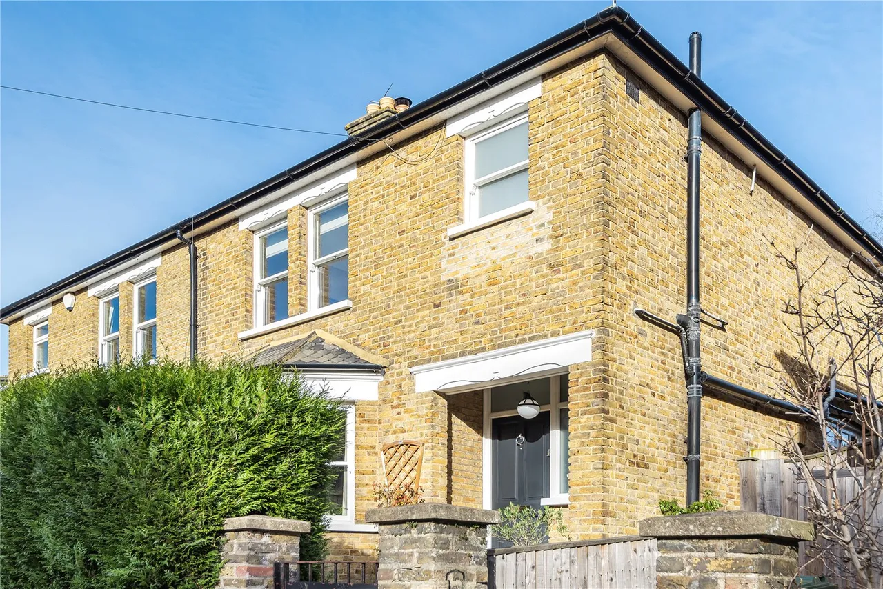 3 bed house for sale — Plevna Road, Hampton, London, TW12 2BS