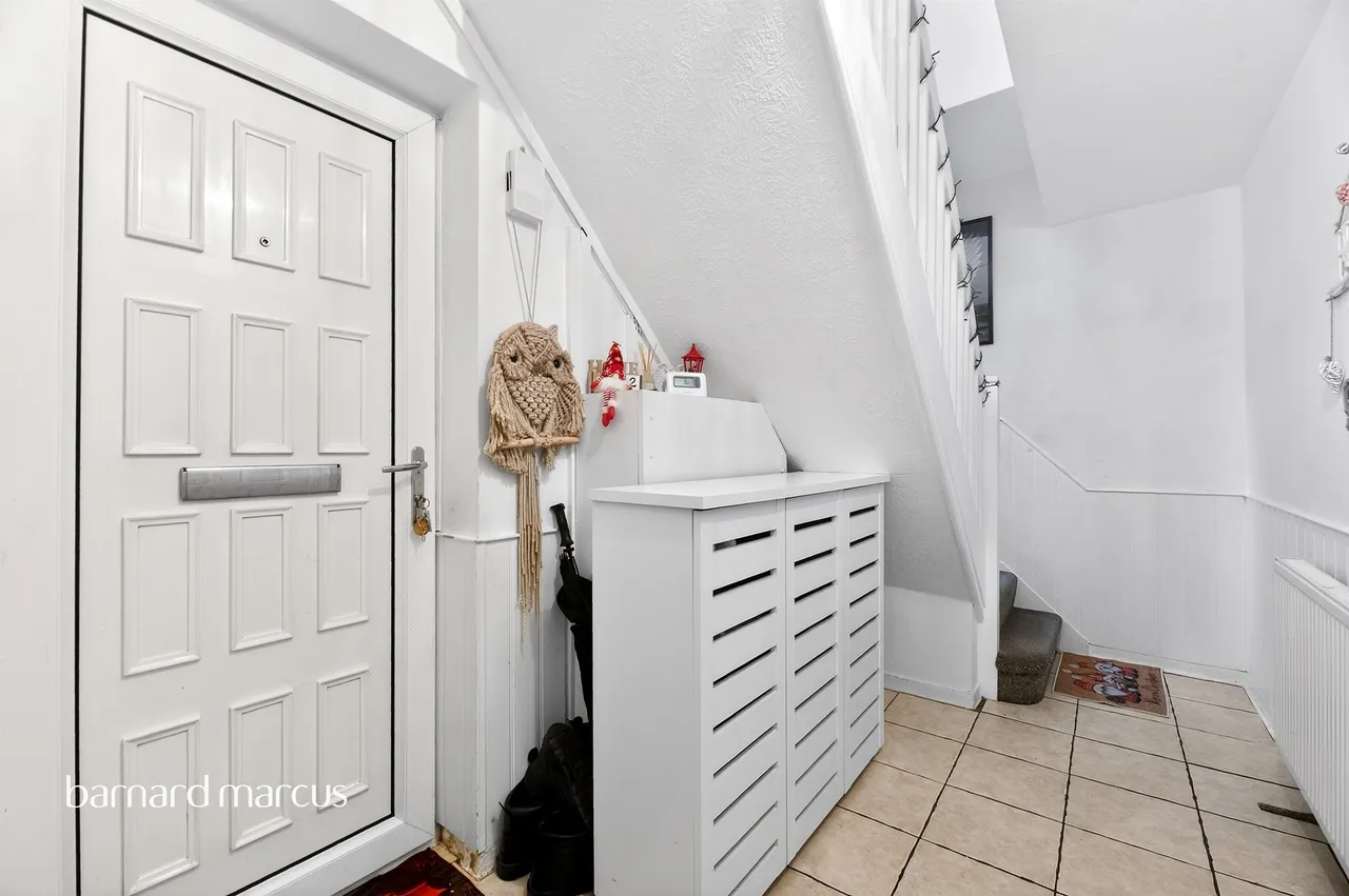 Willcocks Close, Chessington, KT9, photo 16