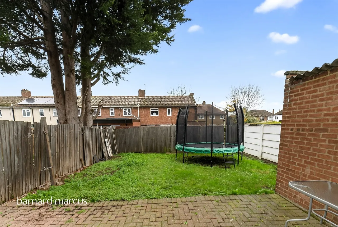 Willcocks Close, Chessington, KT9, photo 9