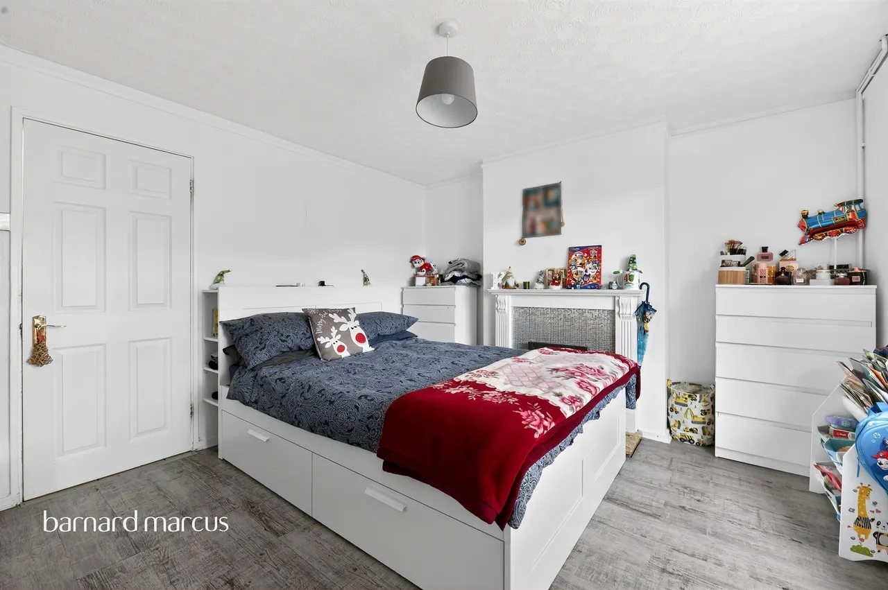Willcocks Close, Chessington, KT9, photo 21