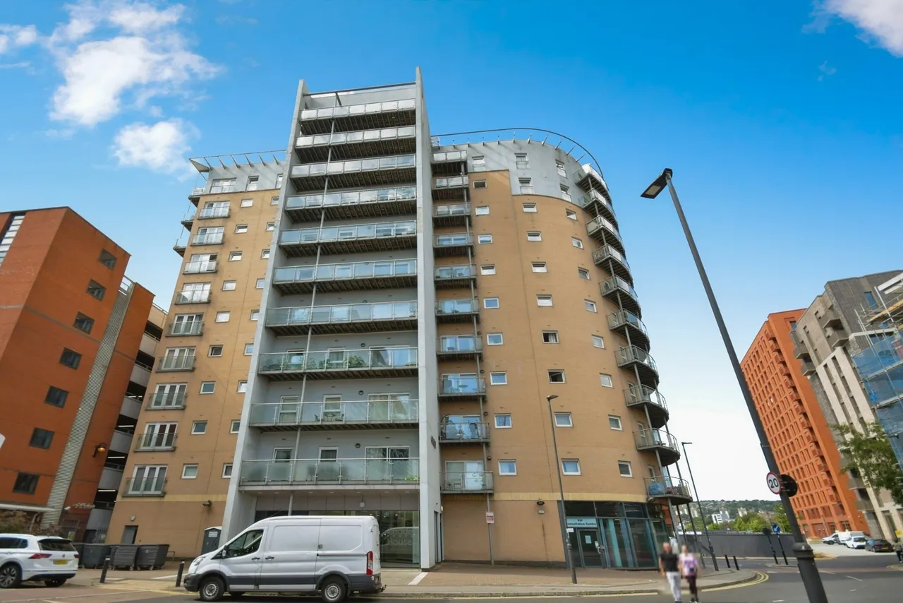 1 bed flat for sale — Millsands, Sheffield, S3