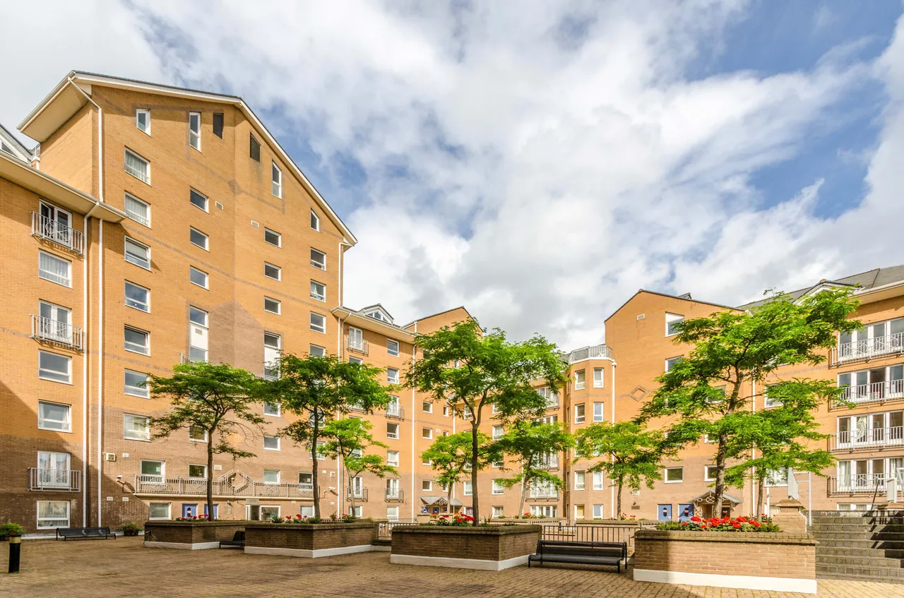 25 Poseidon Court, Homer Drive, London, photo 3