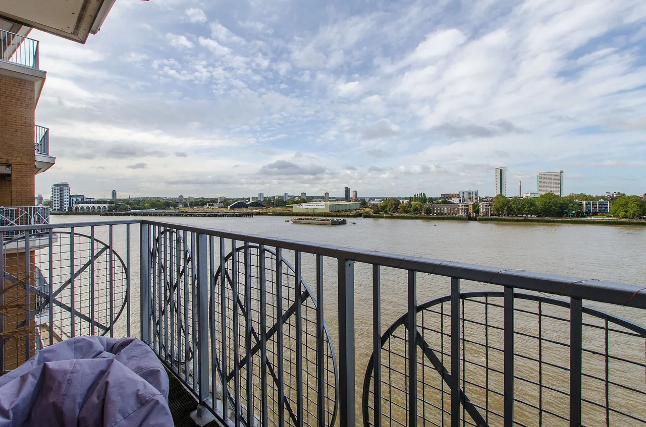25 Poseidon Court, Homer Drive, London, photo 9