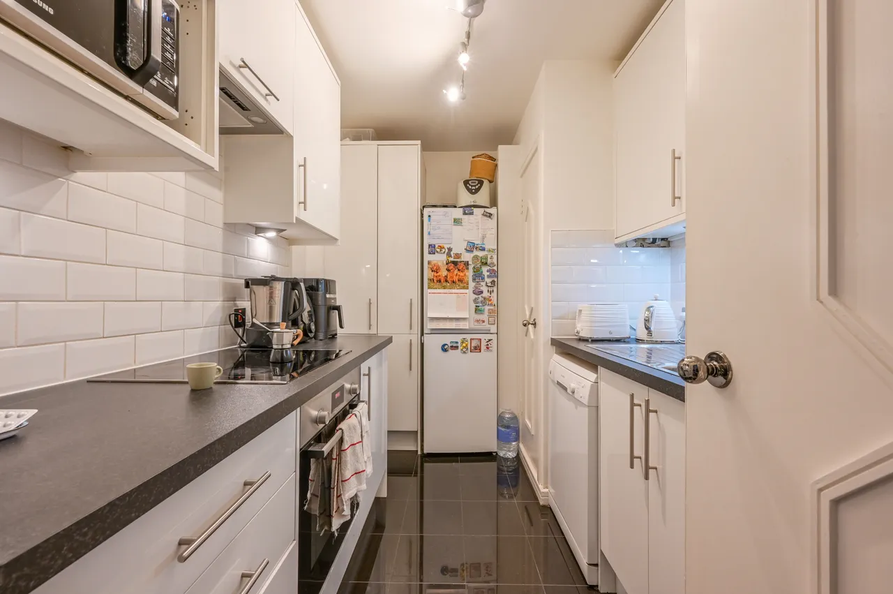 25 Poseidon Court, Homer Drive, London, photo 4