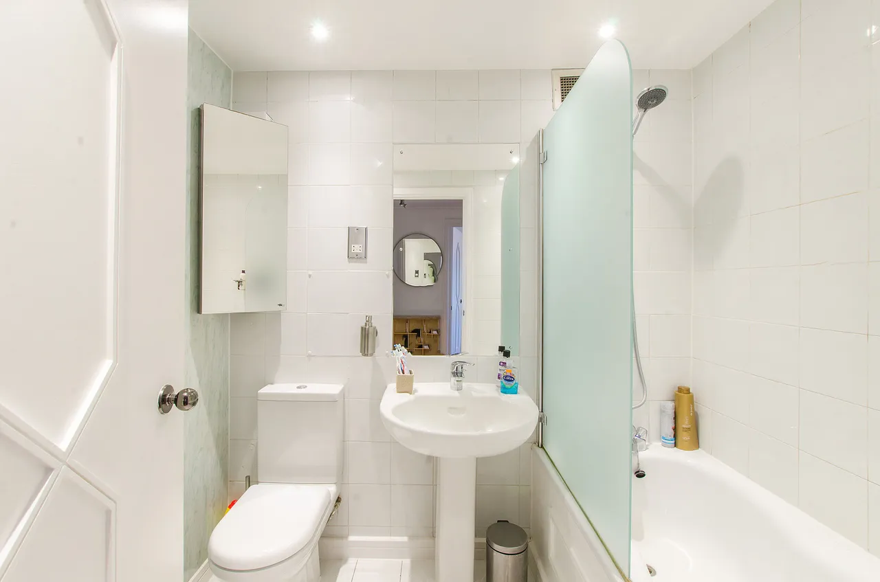 25 Poseidon Court, Homer Drive, London, photo 8