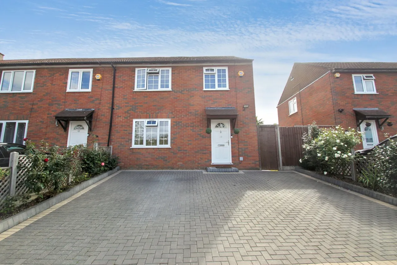 3 bed property for sale, Stanford Close, Woodford Green, IG8