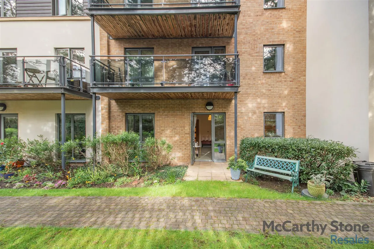 St. Georges Road, Cheltenham, GL50, photo 2