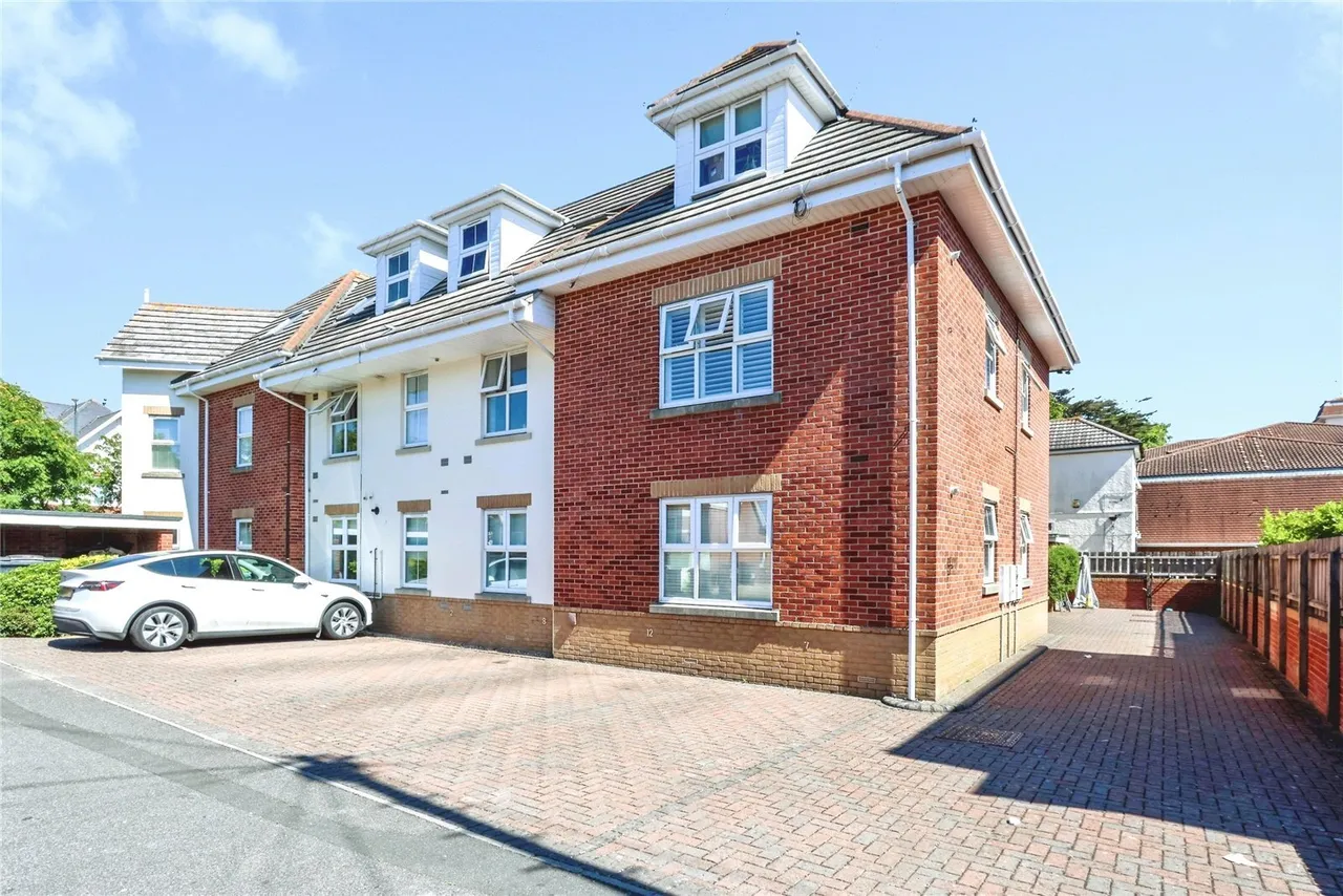 2 bed flat for sale, Capstone Road, Bournemouth, BH8