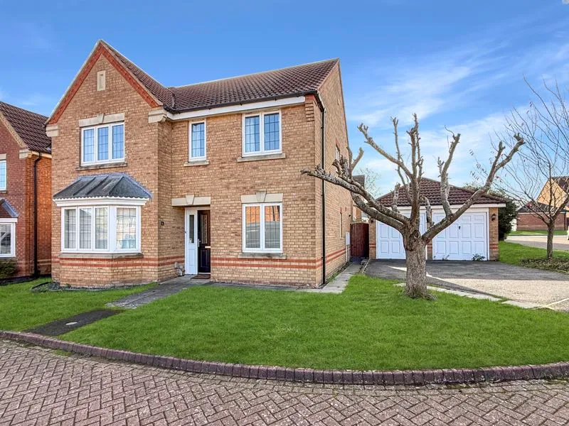 4 bed house for sale — Corfe Close, Grantham