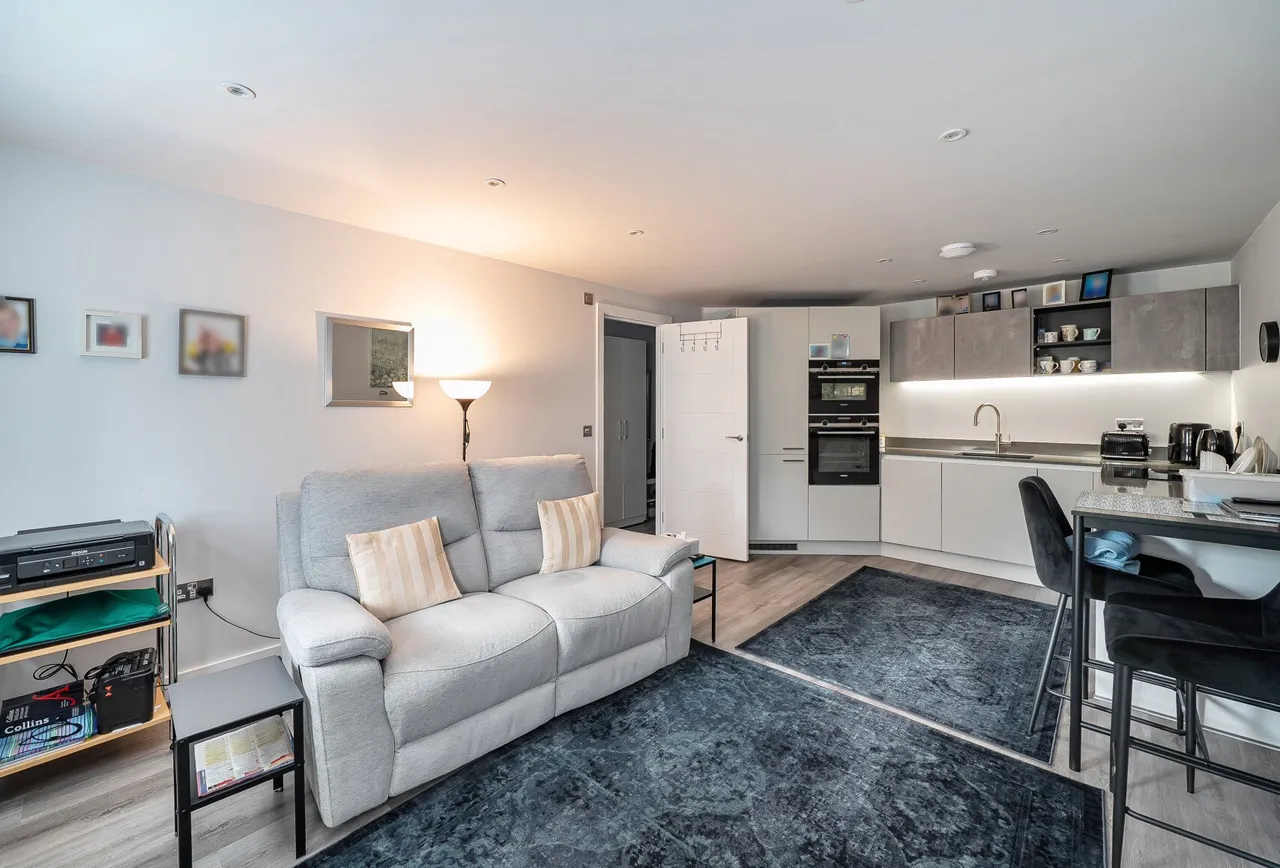 Bath Road, Cheltenham, GL53 7LS, photo 4