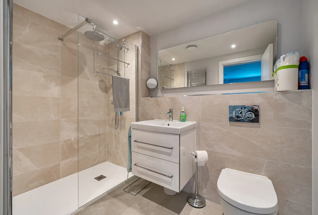 Bath Road, Cheltenham, GL53 7LS, photo 6