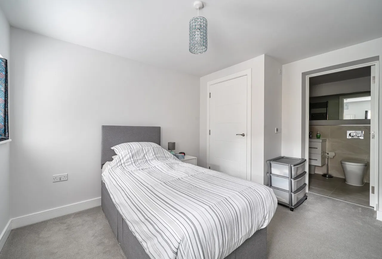 Bath Road, Cheltenham, GL53 7LS, photo 5