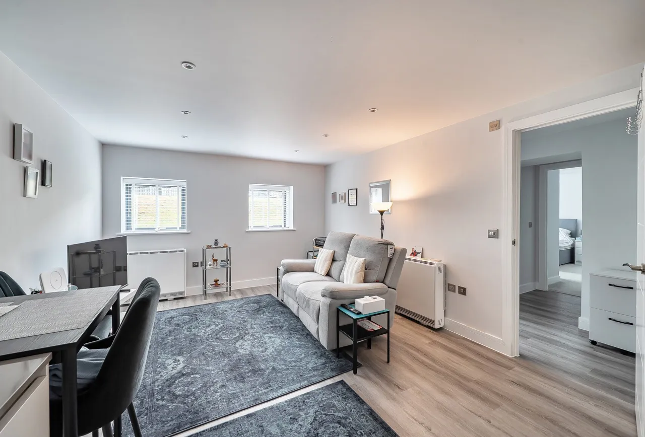 Bath Road, Cheltenham, GL53 7LS, photo 3