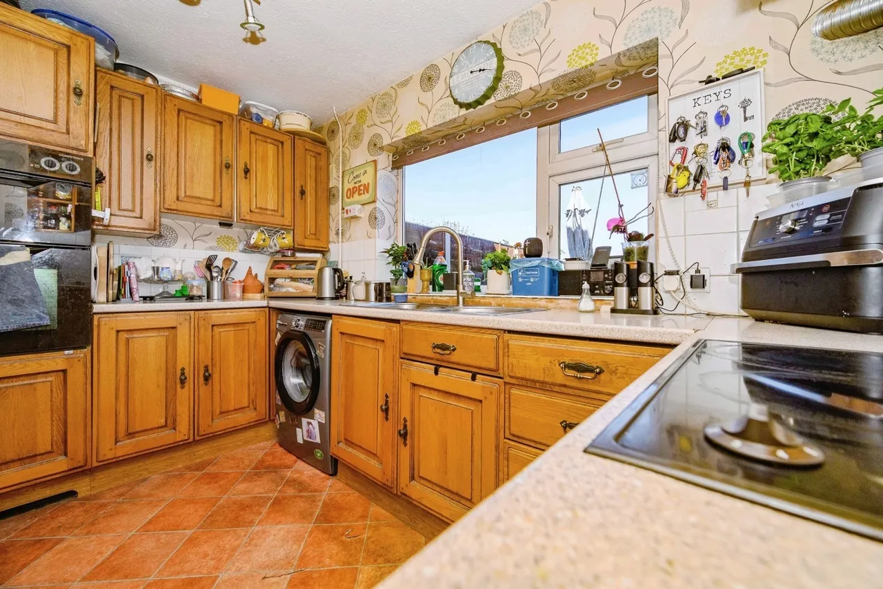 Clifford Crescent, Luton, Bedfordshire, LU4, photo 4