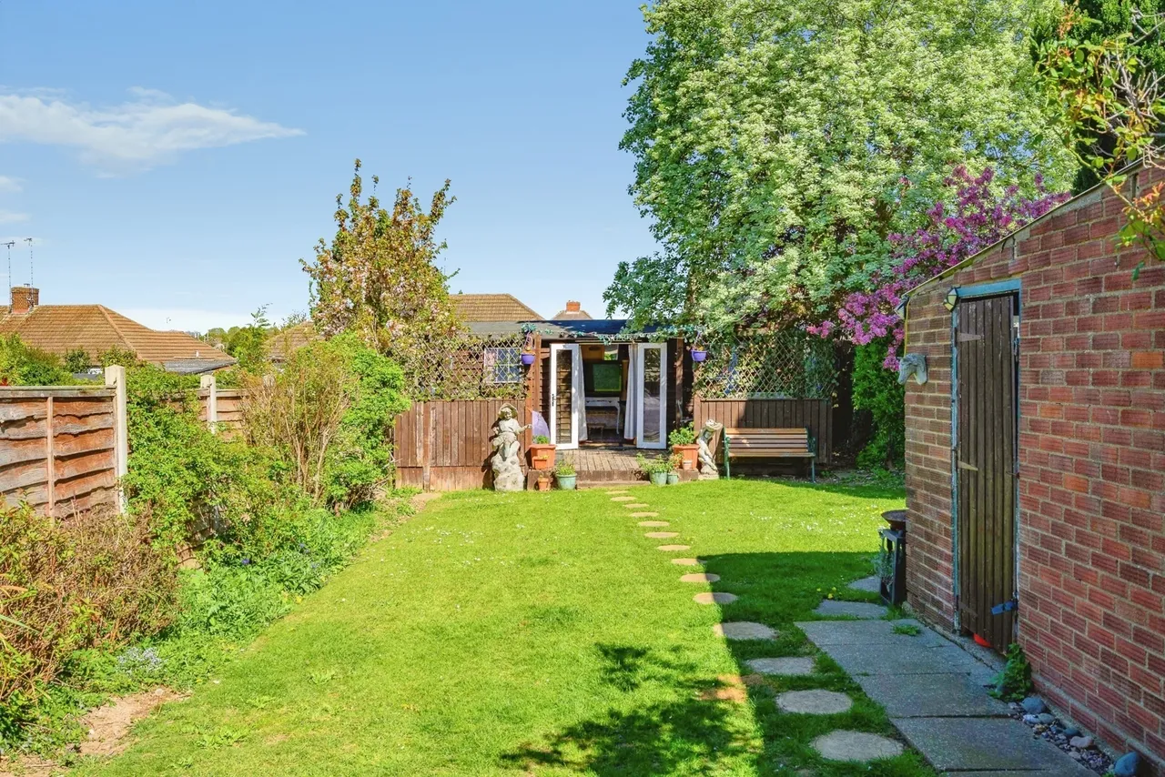 Clifford Crescent, Luton, Bedfordshire, LU4, photo 14