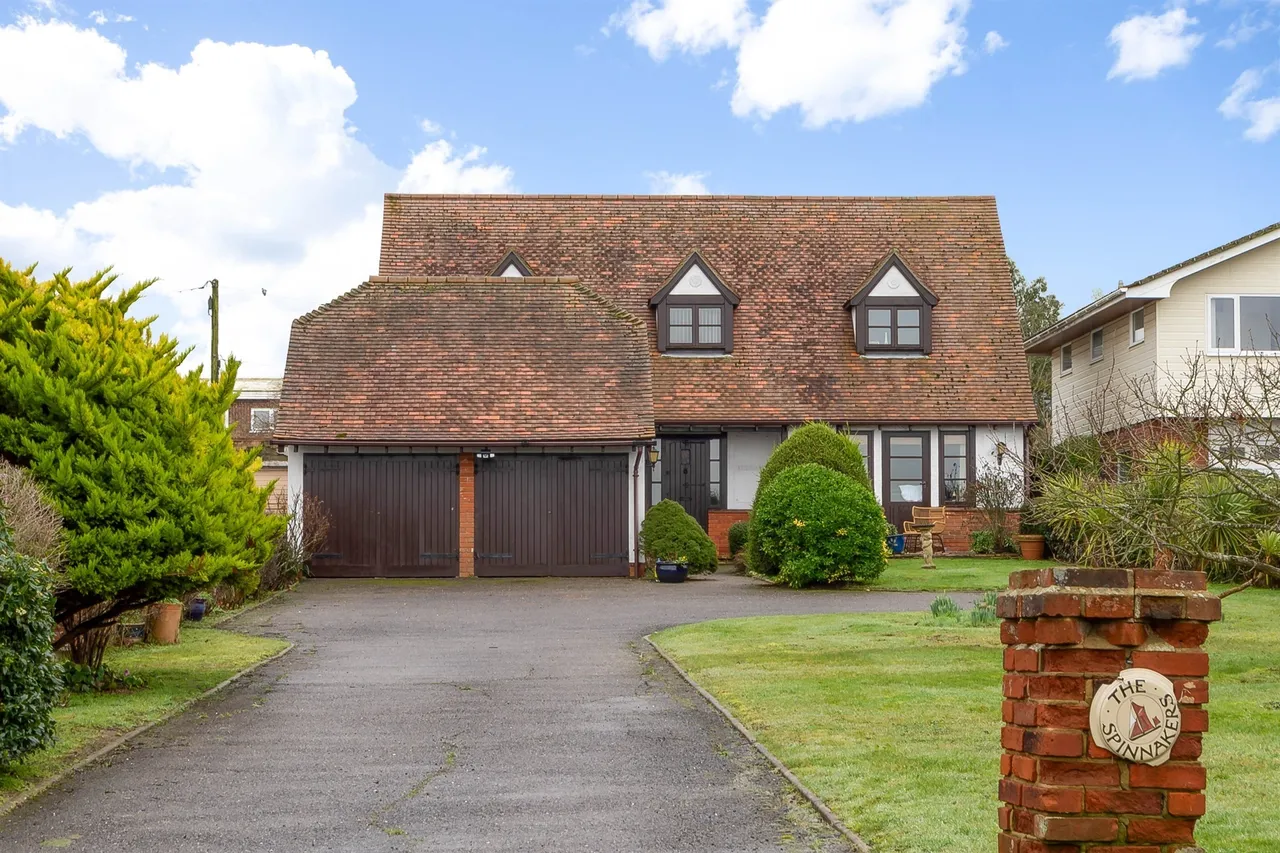 4 bed house for sale — Esplanade, Mayland, Chelmsford