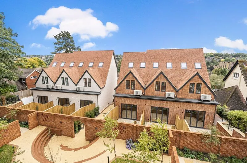 4 bed house to rent — The Grove, Coulsdon CR5 2FU