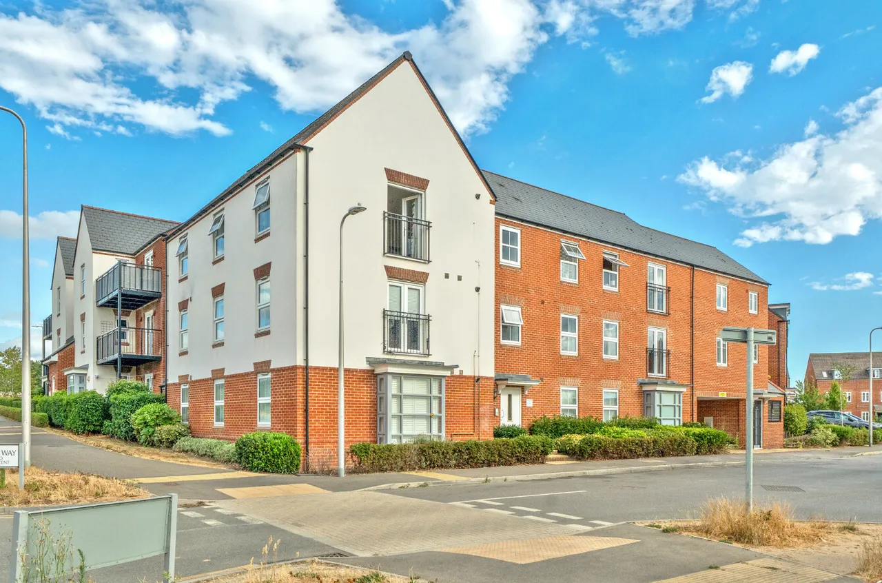 2 bed flat for sale — Bremner Way, Wokingham, Berkshire, RG40 1LA