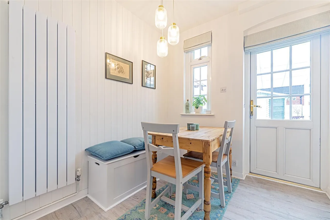 Ordnance Close, Feltham, TW13, photo 5