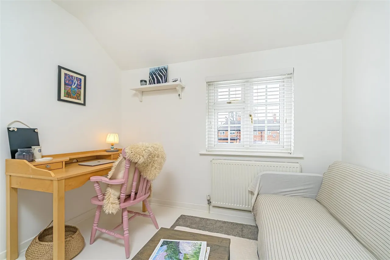 Ordnance Close, Feltham, TW13, photo 9