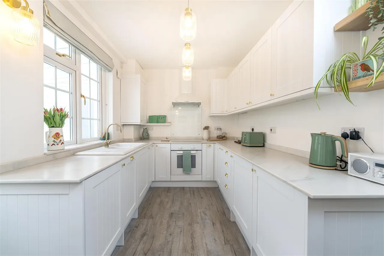 Ordnance Close, Feltham, TW13, photo 3