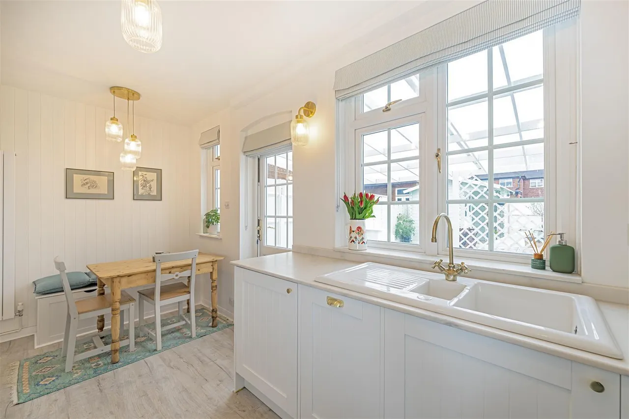 Ordnance Close, Feltham, TW13, photo 4