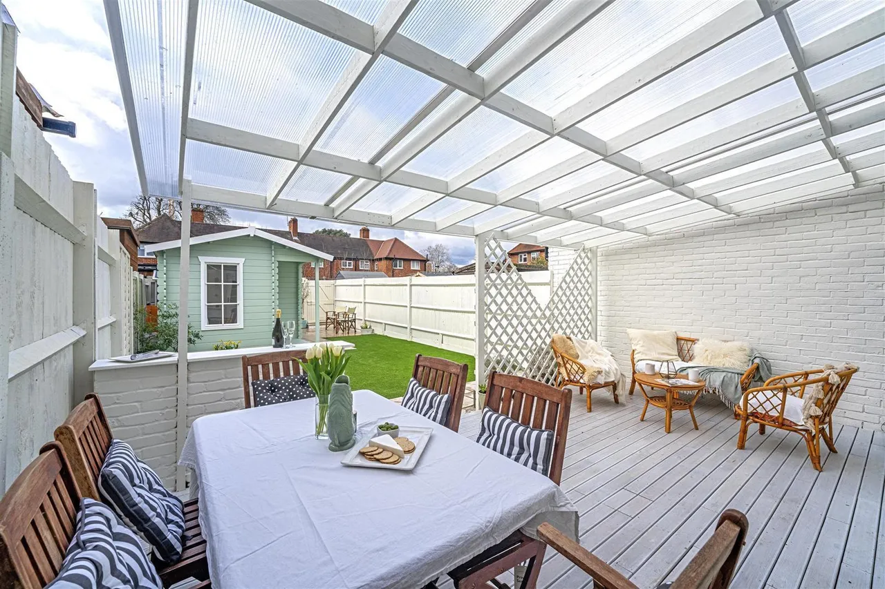 Ordnance Close, Feltham, TW13, photo 15
